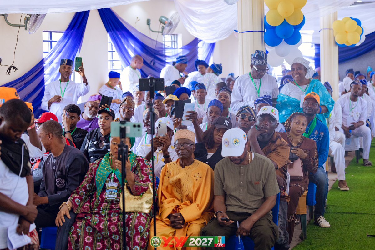 Sen_AdeolaYAYI's tweet photo. We joined community leaders, traditional and religious leaders, government officials and other stakeholders for the commissioning of the Obafemi-Owode Zonal Community Development Committee (OOZCDC) Legacy Project — the Zonal CDC Secretariat/Multi-Purpose Hall.

We congratulate the CDC leadership and the entire people of Obafemi-Owode on this remarkable achievement. As part of our immediate support, we announced the release of 50 solar lights for the facility.

Obafemi-Owode is critical to our agenda for urban regeneration, border town development, industrialisation and IGR consolidation. We will work towards fixing the Mowe-Ofada Road, addressing other critical infrastructure needs and transforming the local government into a modern urban and economic centre that fully harnesses its proximity to Lagos.

We also assured the CDC leadership that we would look into their requests for road interventions and an electricity transformer, while partnering with the CDCs and CDAs in our grassroots engagements.

As we embark on stakeholders’ engagements across the 20 local government areas, we will listen directly to our people, understand their priorities and develop practical solutions together. No local government will be developed at the expense of another.

Our nine-pillar ITESIWAJU Agenda is deliberately built around one central objective: Progress, Progress and Progress.

Together, we will build a new Obafemi-Owode and a more prosperous Ogun State.