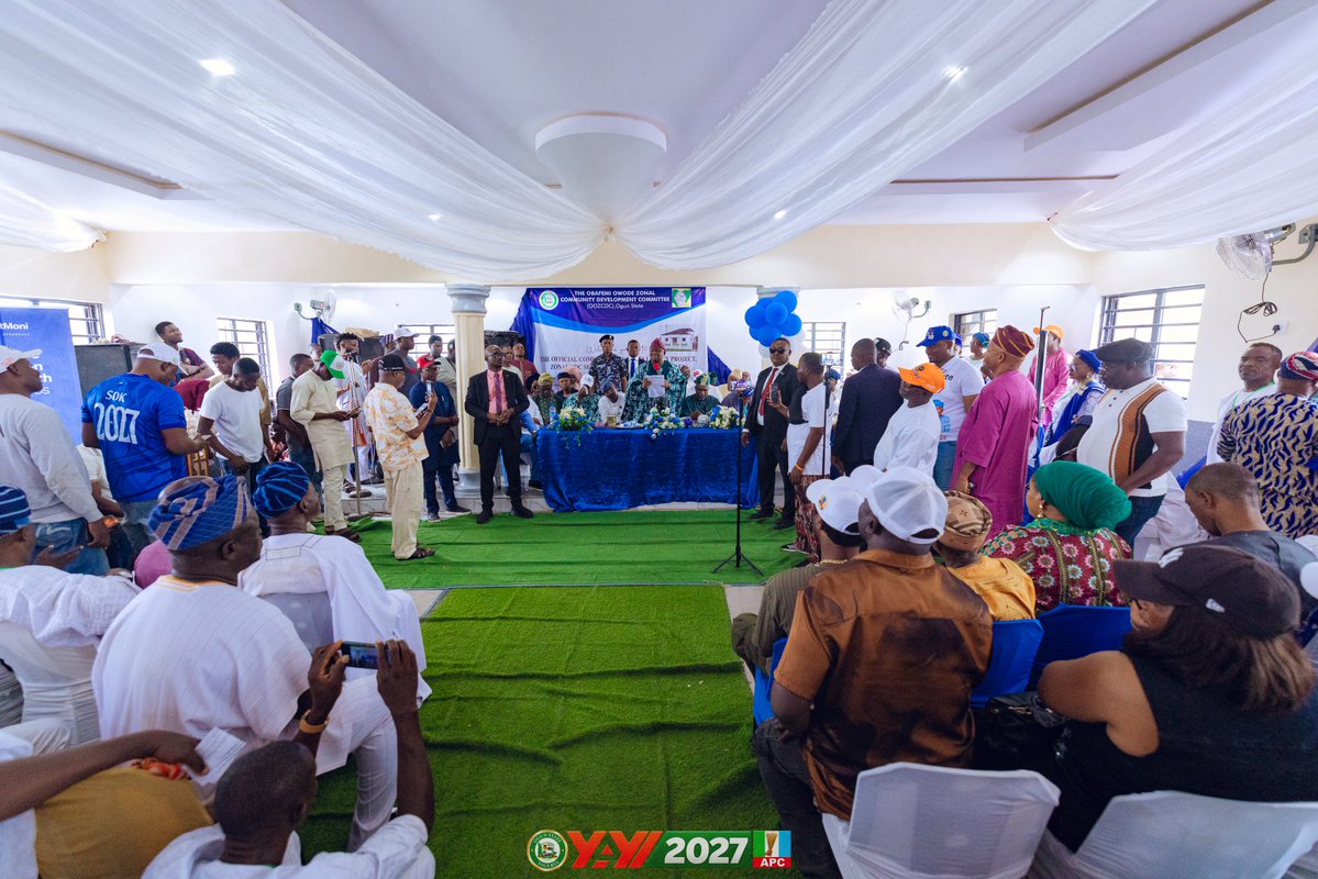 Sen_AdeolaYAYI's tweet photo. We joined community leaders, traditional and religious leaders, government officials and other stakeholders for the commissioning of the Obafemi-Owode Zonal Community Development Committee (OOZCDC) Legacy Project — the Zonal CDC Secretariat/Multi-Purpose Hall.

We congratulate the CDC leadership and the entire people of Obafemi-Owode on this remarkable achievement. As part of our immediate support, we announced the release of 50 solar lights for the facility.

Obafemi-Owode is critical to our agenda for urban regeneration, border town development, industrialisation and IGR consolidation. We will work towards fixing the Mowe-Ofada Road, addressing other critical infrastructure needs and transforming the local government into a modern urban and economic centre that fully harnesses its proximity to Lagos.

We also assured the CDC leadership that we would look into their requests for road interventions and an electricity transformer, while partnering with the CDCs and CDAs in our grassroots engagements.

As we embark on stakeholders’ engagements across the 20 local government areas, we will listen directly to our people, understand their priorities and develop practical solutions together. No local government will be developed at the expense of another.

Our nine-pillar ITESIWAJU Agenda is deliberately built around one central objective: Progress, Progress and Progress.

Together, we will build a new Obafemi-Owode and a more prosperous Ogun State.