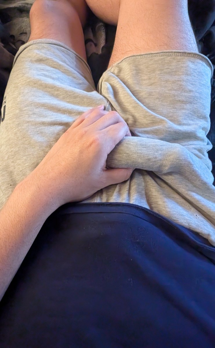 JustAHryGuy420's tweet photo. Chilled Sunday
#horny #gay #native #bulge https://t.co/LqJTY9gDHW