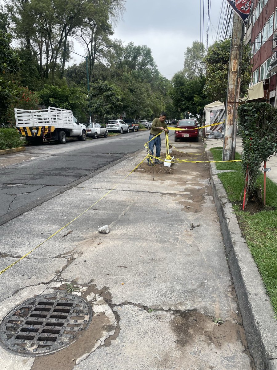 CamachoAnayesi's tweet photo. Ya tenemos un mes así @LuisMendozaBJ @AccionesBJ @locatel_mx @MHcesac @ClaraBrugadaM @SeGobCDMX @SEGOB_mx Calle Pestalozzi #1254 Colonia del Valle Centro 03100 #viral entre calle Pilares y Matías Romero https://t.co/ACVLefvj7b
