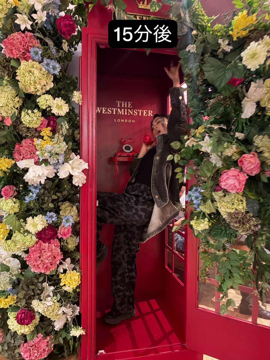 utadahikaru's tweet photo. Thank you @Burberry , the SS27 show was like a ray of sunshine! Delicious and dreamy.
二度目のバーバリーのショーは、夜がテーマだった前回と真逆で若い実がなった枝から差す木漏れ日に包まれてるみたいな、でも時々夢の中みたいな色の組み合わせにハッとさせられたり。ご馳走様でした😋 https://t.co/n21N2YaYpj