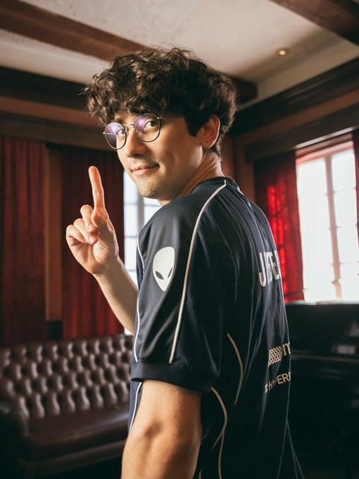 Shirokei15's tweet photo. El mejor latino en la historia del League Of Legends

Brandon Joel "Josedeodo" Villegas https://t.co/bTc7Np7hNQ