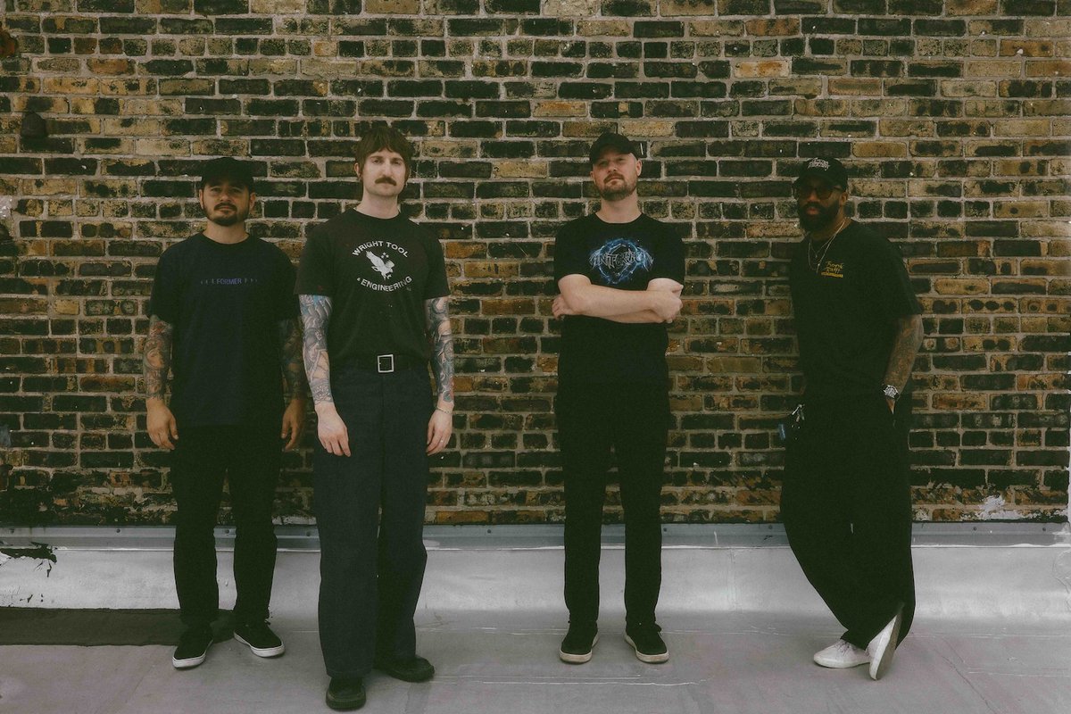MAGNETMagazine's tweet photo. #MAGNETExclusive: Premiere of #Sleepwalk’s “Jan 22” (@MNRKHeavy). “It’s a love letter to wintertime in Chicago, as well as a general celebration of life. It’s easy to focus on the bad things and miss the beauty.” Check it out: https://t.co/YujmwHoaiv https://t.co/dQl6LavdEX