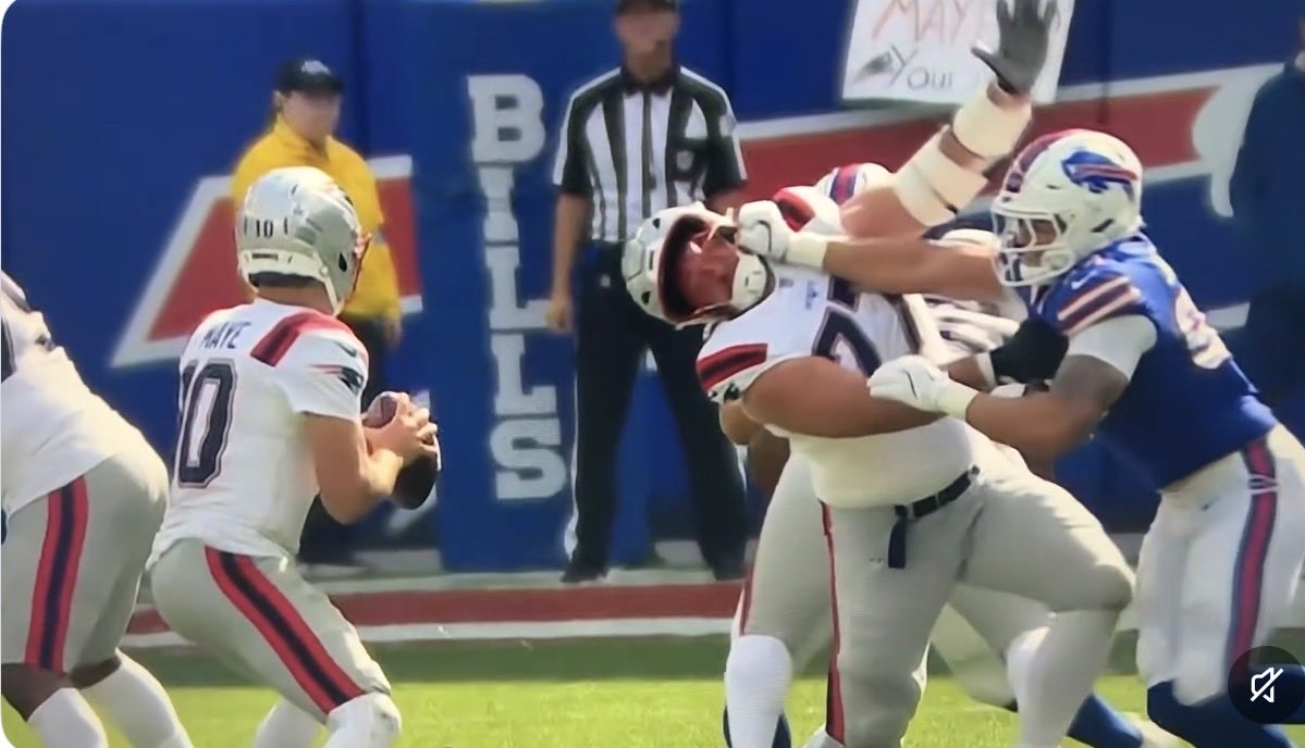 jerrythornton's tweet photo. “The most obvious illegal hands to the face penalty of all time.” I agree.

Oh, wait. you’re not talking about this. Disregard. https://t.co/H9QNbml4rW