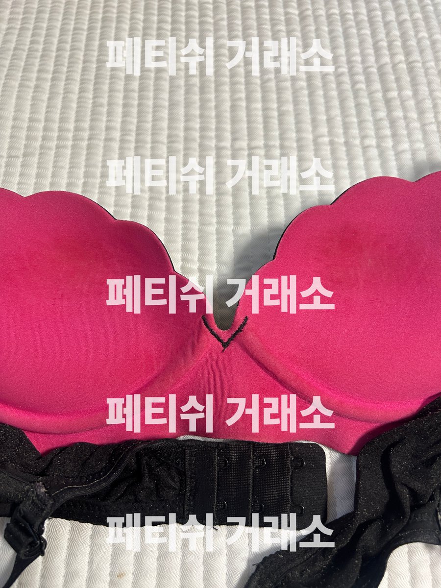 Fetish_kr's tweet photo. 이름:조나영
나이:23
직업:대학생
관계:FWB
품목:브라+팬티세트
사이즈:
상태 및 특징:브라 사용감 많음, ㅇㄷ부분 젖어있음, 분비물 많이 묻어있음, 냄새 찐함/구매 시 전신 뒷모습사진1장+거울셀카 2장 제공, 얼굴예쁨
거래방법:GS반택
판매가:100,000
#페티쉬 #입던속옷 #중고속옷  #중고팬티 https://t.co/uwDblir1iy