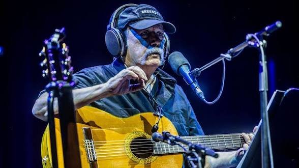 LuisMorlote's tweet photo. Toda #Cuba 🇨🇺 canta en la voz de Silvio.

Totalmente abarrotado este #4DeOctubre el gran coliseo español Movistar Arena de Madrid, para escuchar a nuestro querido Silvio Rodríguez interpretar temas emblemáticos que integran la banda sonora de la Revolución.

#CubaEsCultura https://t.co/cSHrXXnMbr
