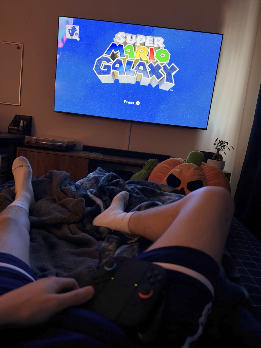axdresluna's tweet photo. finished my tv set up :) https://t.co/5epRfzHpbo