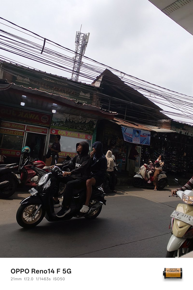 venyanew's tweet photo. Ada yg kenal sama yg naik motor ini... Mereka buntutin motor saya bbrp Minggu lalu...🤬 https://t.co/aogR8aAlJv