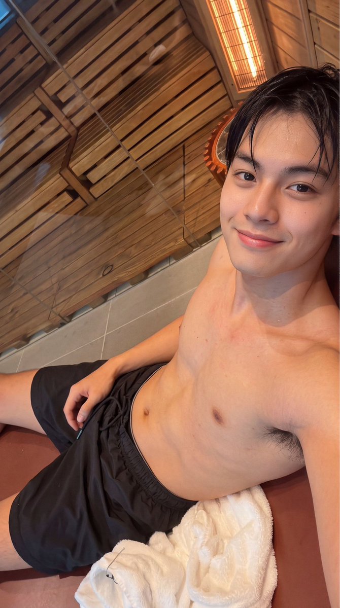 Yoshiyesyoshi's tweet photo. Showed up in the sauna today 🥰 #saundaday #relax https://t.co/FOsLh1mEGt