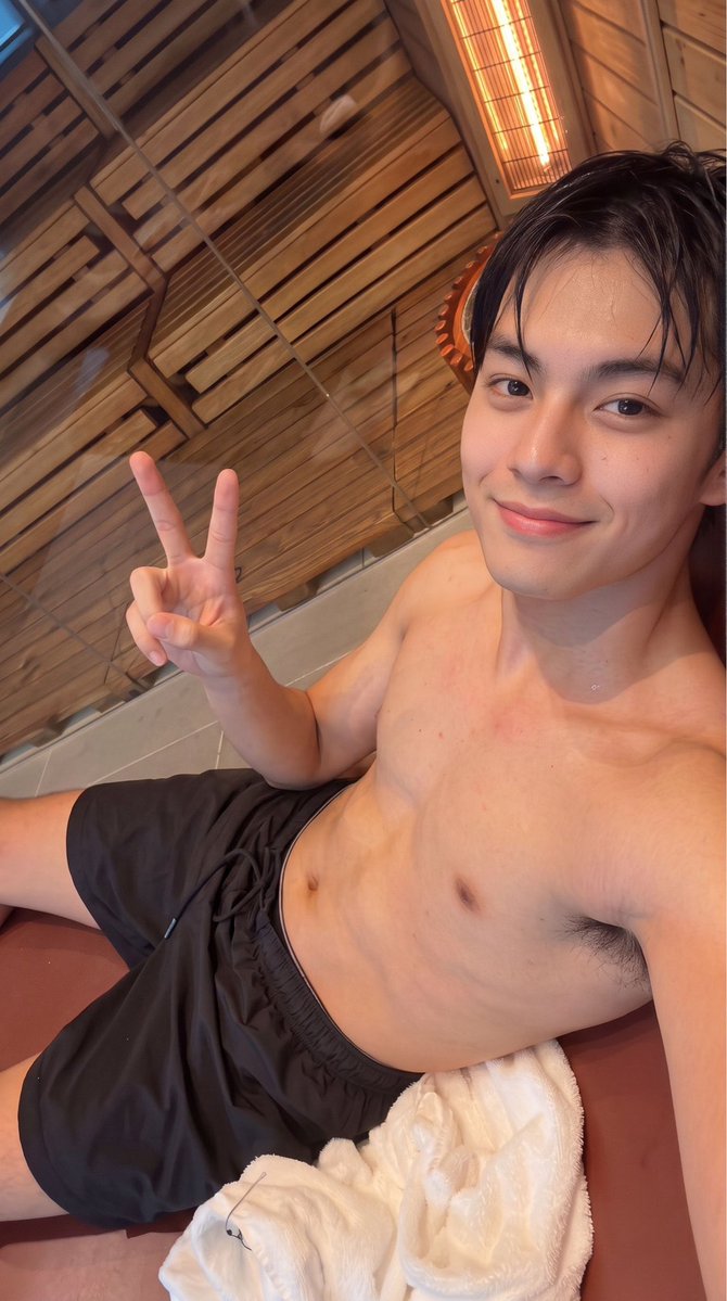 Yoshiyesyoshi's tweet photo. Showed up in the sauna today 🥰 #saundaday #relax https://t.co/FOsLh1mEGt