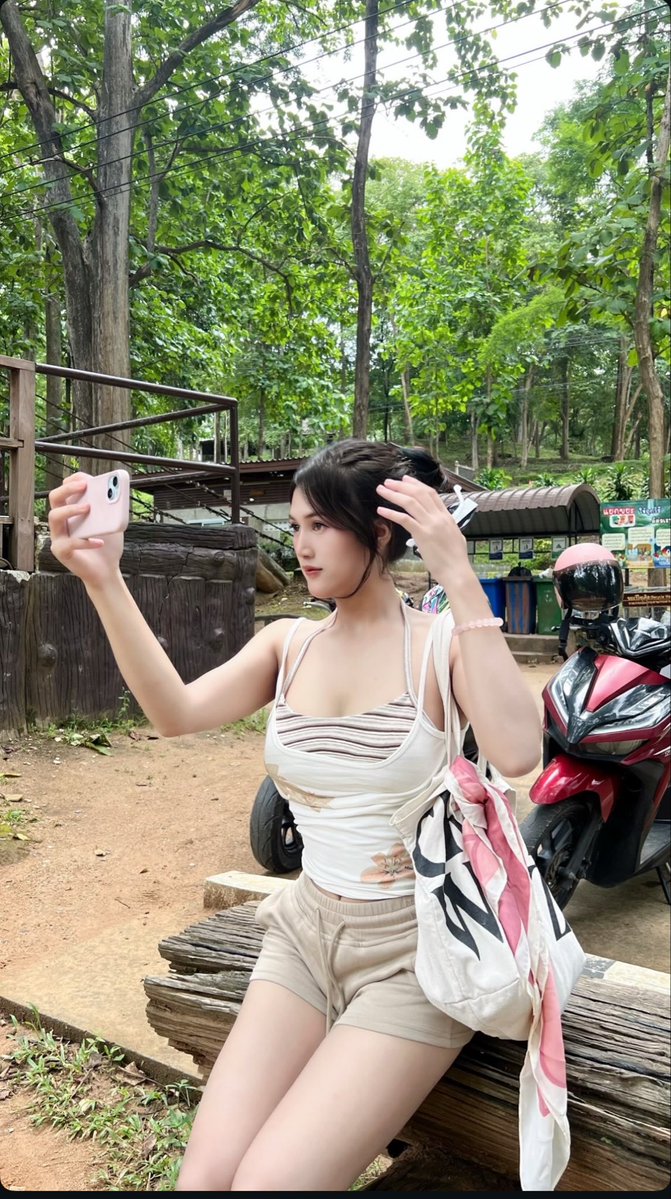 ffhttybpxu's tweet photo. ชื่อจูนอายุ 21 ค่ะ มหาลัยปี1 https://t.co/r8CniIgMdU