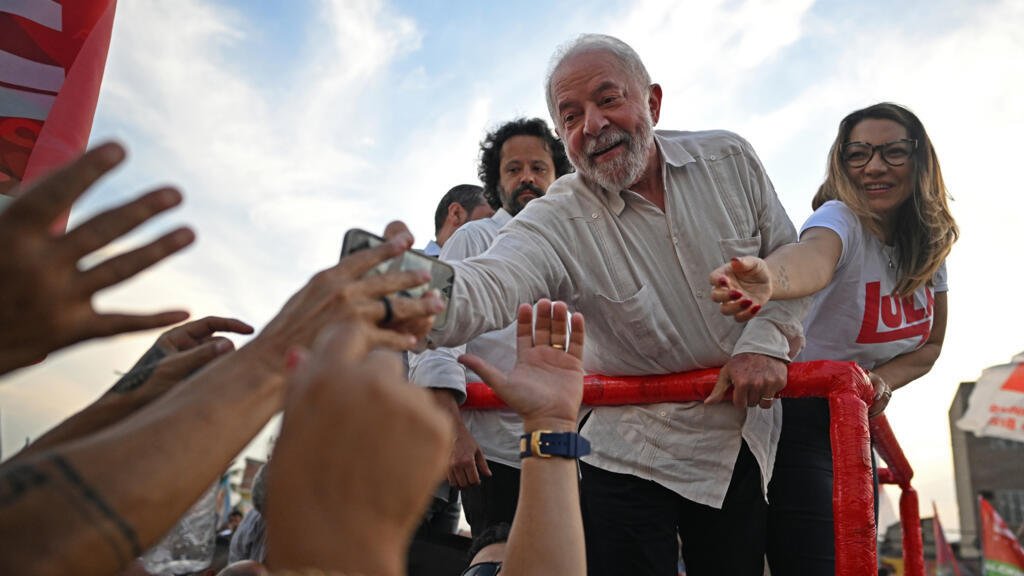 GaelYeomans's tweet photo. Con respecto a las elecciones en Brasil queremos entregar nuestro irrestricto apoyo y respaldo al Presidente @LulaOficial y al amplio mundo popular que acompaña su candidatura y proyecto político. 
Más que nunca reafirmamos la necesidad de la unidad, solidaridad y el compromiso de todas las fuerzas progresistas de América Latina.
La segunda vuelta constituye una nueva etapa y oportunidad. Lula representa la propuesta que pone en el centro a la ciudadanía, la democracia  y el bienestar social.