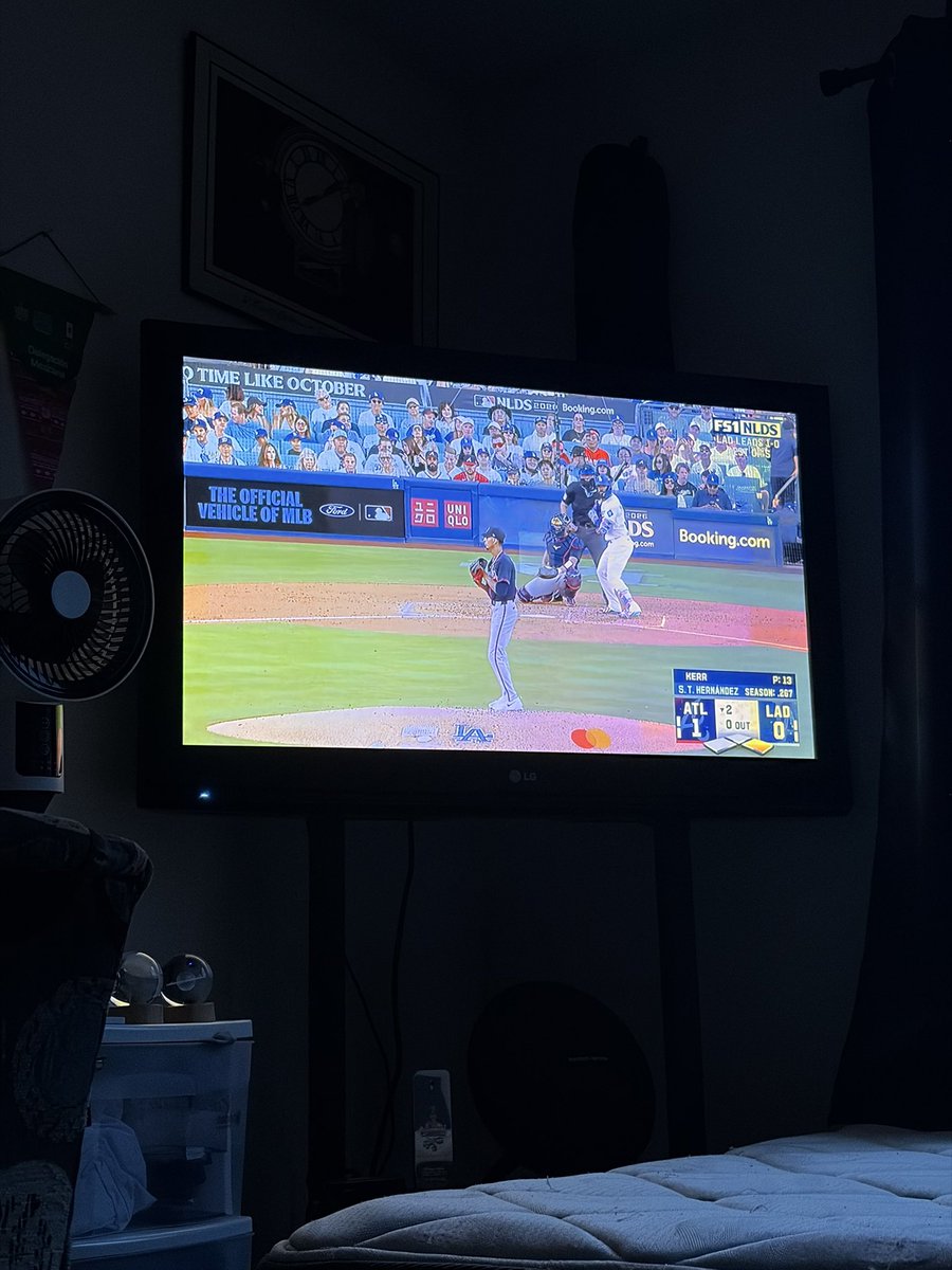danny_gertz's tweet photo. Presentes como cada otoño, cruzando los dedos para el tricampeonato de mis #Dodgers

“El menú es pelota, y se sirve caliente en la pantalla de @somos_FOX”

Abrazo de Guadalajara estimados @Pelotauro @DieVenegas @JacksonAdes 
#MLBxFOX
#Postseason https://t.co/tbk7AiOWqV