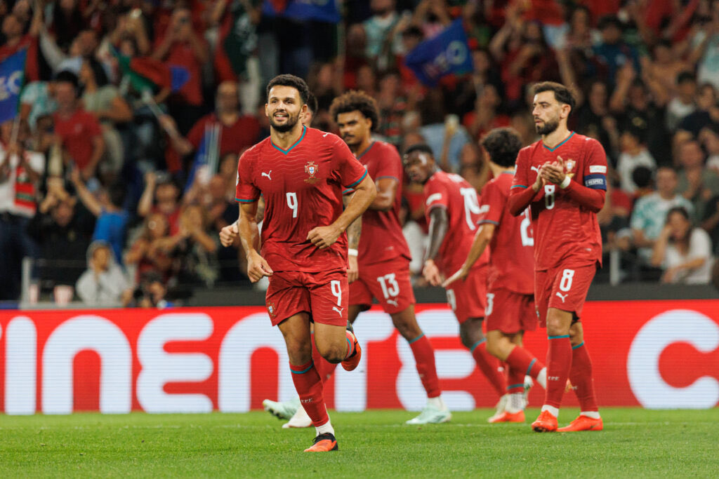 MiguelMartinho7's tweet photo. 4 vitórias em 4 jogos ao comando de Jorge Jesus. Apurados para os quartos de final da Liga das Nações.
Cristiano Ronaldo será sempre eterno, mas com esta geração de jogadores, podem ter grandes coisas nesta Seleção.
A Seleção está acima de tudo! 🇵🇹⚽️
#NationsLeague #PORNOR https://t.co/5NkQchCmsT