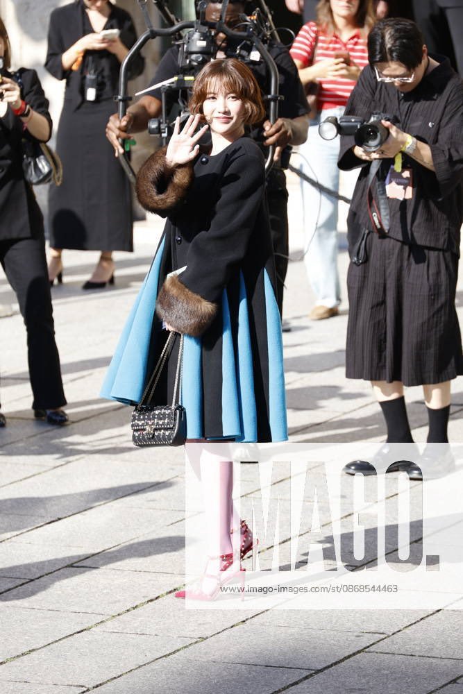 yoongsar's tweet photo. IMAGO blessing us with this shoot 🖤

SAROCHA X VALENTINO PFW SS27
#ValentinoSS27xFreen
#ValentinoAntibiblioteca
#ValentinoGaravani
#srchafreen
#PFW https://t.co/OtpD20PoUQ