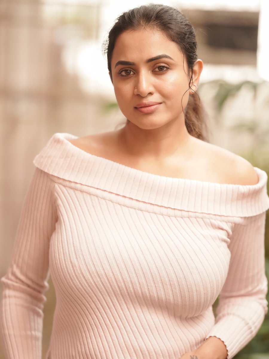 GodModeForNow's tweet photo. Cooooooool morning 😍🥰❤️
#JananiAshokKumar https://t.co/3ACXAGb6Ch