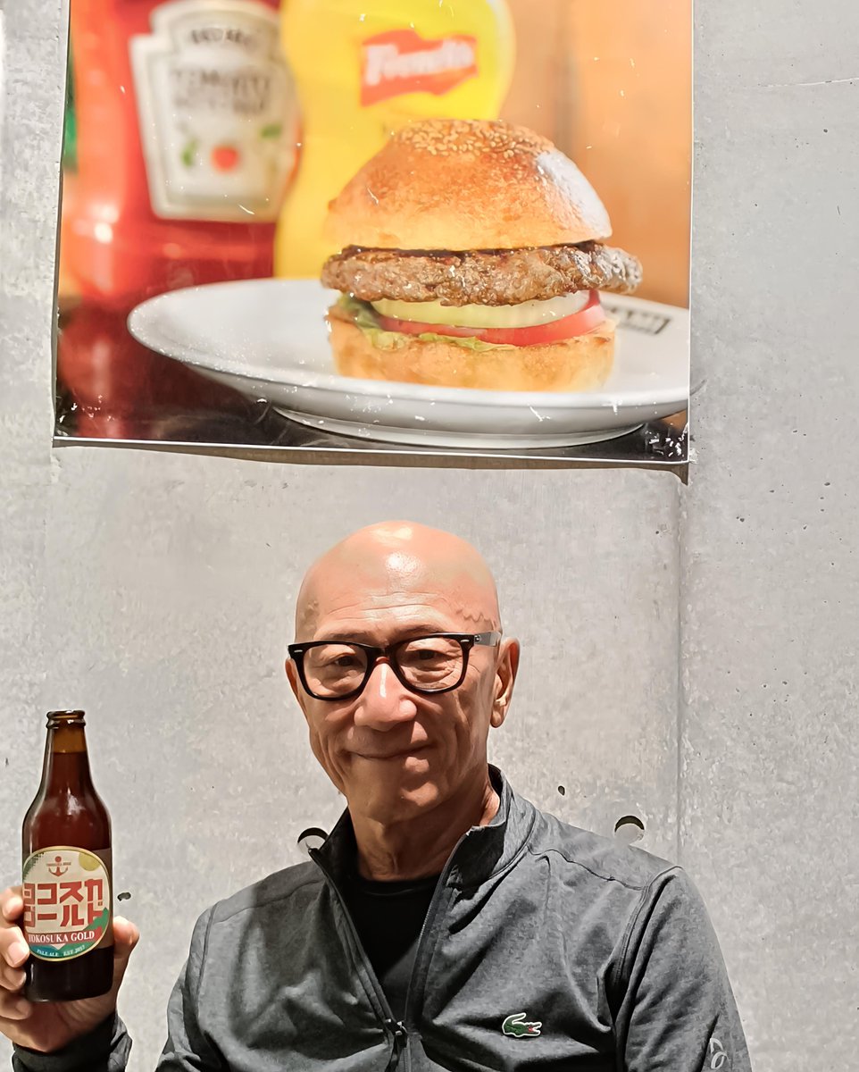 makitohamada's tweet photo. ヨコスカエールにバーガー♡ザ・ワイルドワンズ60周年記念コンサート帰り@TSUNAMI 撮影者伊藤正人 https://t.co/4EJETC1NHs