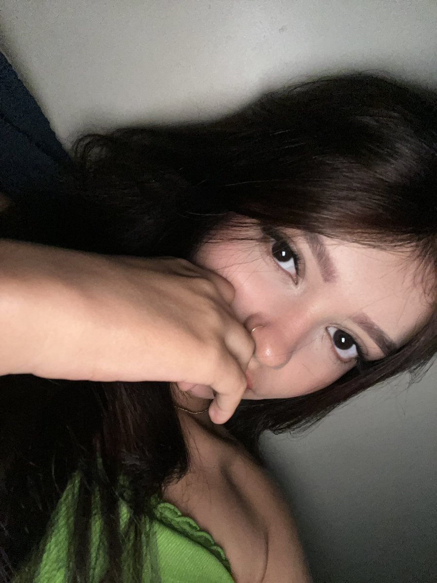 ninisrven's tweet photo. Tentando fazer cara de quem quebra corações https://t.co/k0OWsscyep