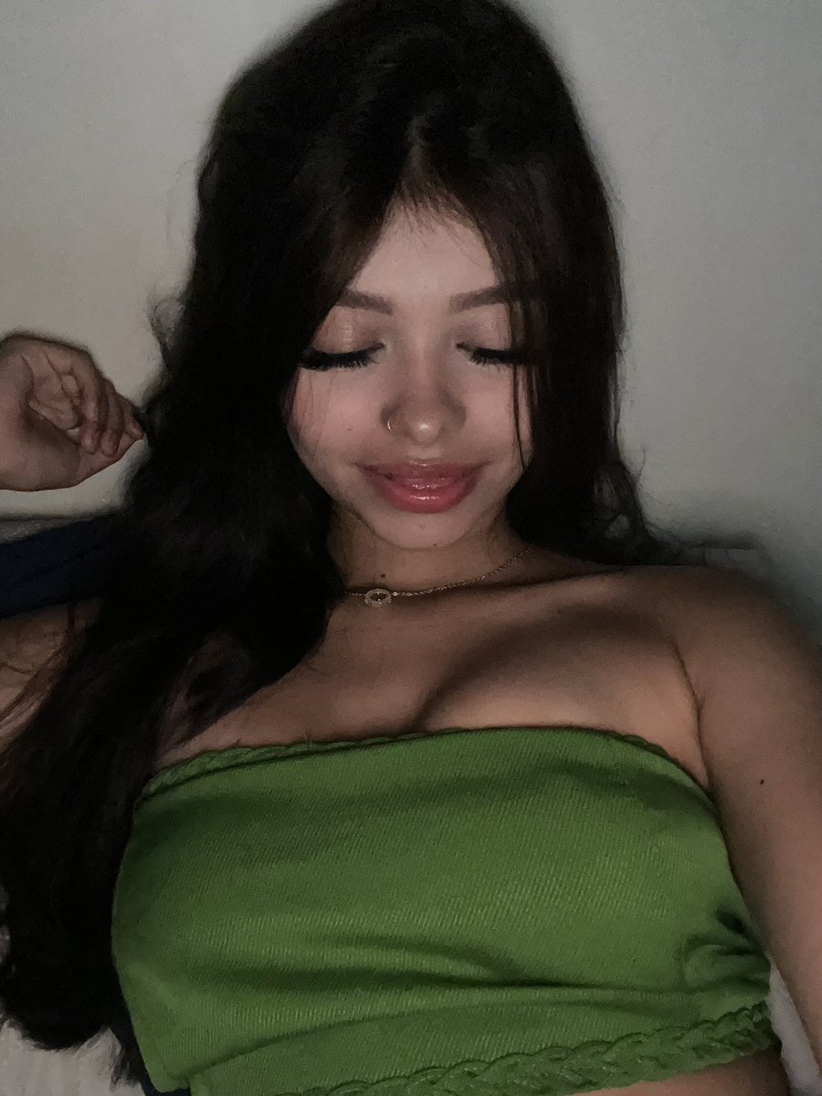 ninisrven's tweet photo. Tentando fazer cara de quem quebra corações https://t.co/k0OWsscyep