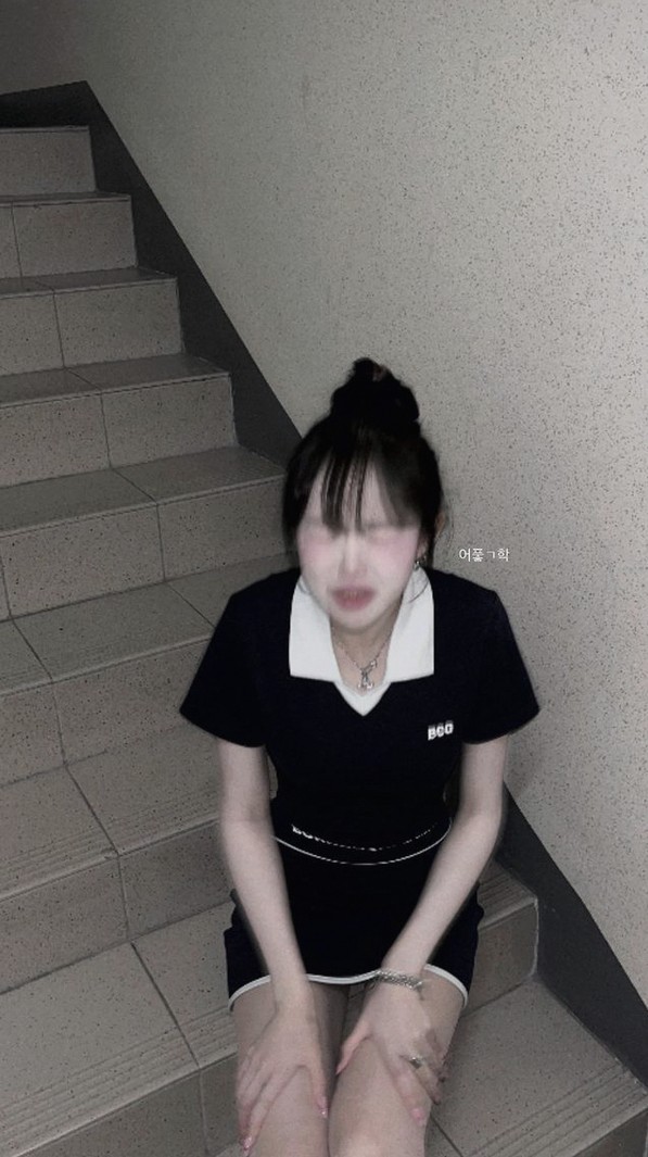 man_shirley's tweet photo. いつもはiPad miniで遊んでるんだけど……それが原因？
iPhoneで里散策すると、めちゃくちゃたくさん出てくるし、そ���らじゅう歩いてるし、挨拶してくれるし………明らかにiPadと違ってた！！！
大きい画面で見たくてiPadを使ってたけど、こんな弊害があったとはーーー！！！ https://t.co/k5OTNs4rJY