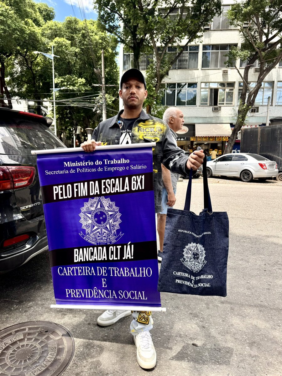 nacaomarvell's tweet photo. Em um momento obscuro e terrível do pais, vemos luzes ganharem força e brilharem mais.

Nossos parabéns à @aanaelisast, deputada federal mais jovem de MG, com 21 aninhos.

@DudaSalabert reeleita merecidamente.

@rickazzevedo eleito deputado federal lá no RJ, trazendo um fio de esperança para o devastado Rio de Janeiro.

A São Paulo sem luz, conseguiu colocar duas luzes no fim do túnel. Feliz demais por @ErikakHilton e @cortezpsol estarem representando nossa comunidade LGBTQIA+.

Orgulho demais de todos vocês e outros ótimos nomes pelo país.