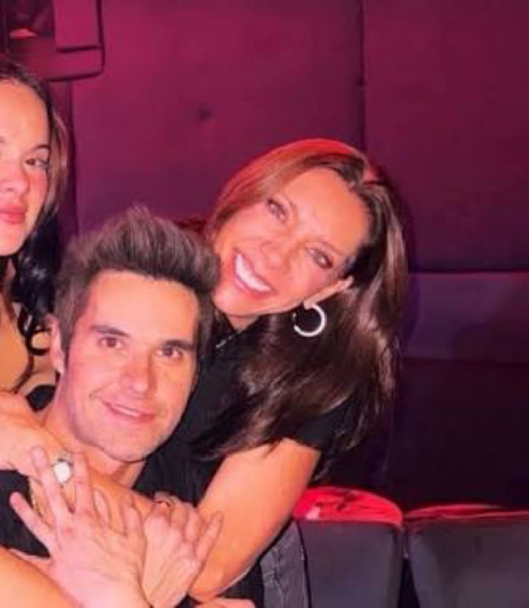 maguies24's tweet photo. Cómo así @KlitboCynthia si se lo hacen a una se lo hacen a todas! Entonces porque apoyas a ELEAZAR y no a su Ex pareja? Apoyas a Luis de llano y no a SASHA? 
Porque tan cobarde borrando comentarios?
Atacaste a flor llamandola Prostituta y sucia.
#Lcdlfmx
#LaCasaDeLosFamososMx https://t.co/oEYDpiwnPe