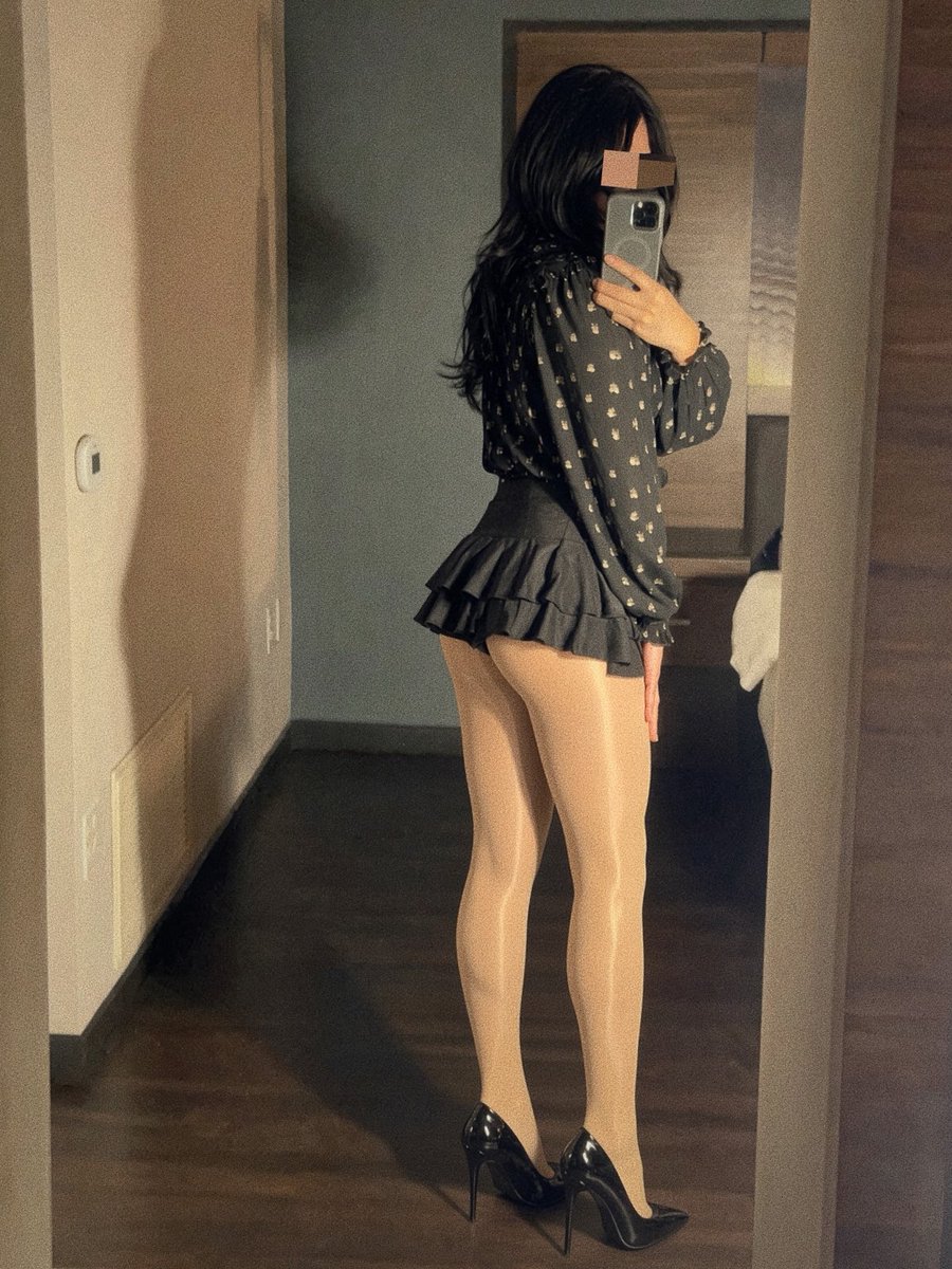 lenaqos's tweet photo. 油亮丝有多爽自己穿起来才知道

#油亮丝 #femboi #sissy #crossdresser #丝袜高跟 #黑丝 #雌堕 #男娘 #伪街 #伪娘 #4i #qos #女王 #高跟鞋崇拜  #女装CD #高跟鞋 https://t.co/DQXVuLsr3x