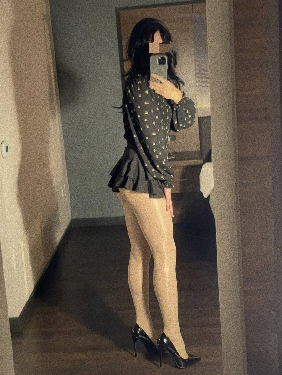lenaqos's tweet photo. 油亮丝有多爽自己穿起来才知道

#油亮丝 #femboi #sissy #crossdresser #丝袜高跟 #黑丝 #雌堕 #男娘 #伪街 #伪娘 #4i #qos #女王 #高跟鞋崇拜  #女装CD #高跟鞋 https://t.co/DQXVuLsr3x