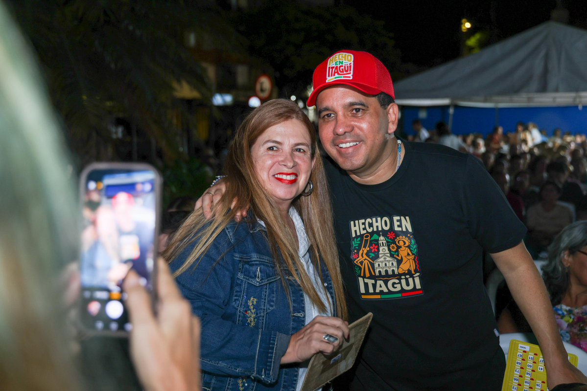 TrujilloItagui's tweet photo. Hoy estuvimos conversando, compartiendo y escuchando a nuestra gente en Itagüí. Estos encuentros nos permiten conocer sus historias, sus ideas y lo que esperan para nuestra ciudad. https://t.co/MR8Ajvf0Vx