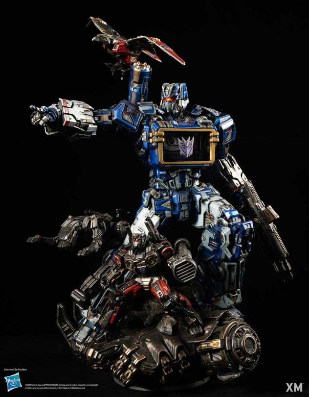 KingTravesty's tweet photo. Soundwave is such a badass thinking him for comic con #tranformers #comiccon https://t.co/W1fsxvSei8