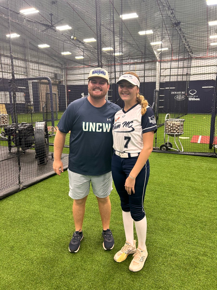 Piper_Nichols_7's tweet photo. Thank you so much to @UNCWsoftball for an amazing day!  💪🏻🥎 Even with all the rain, you were able to make the camp fun and gave us the opportunity to learn, compete, and be around such an incredible group of coaches and players. I’m very grateful for the experience and can’t wait to see y’all again soon! 🌊🦅 @AshleyWadeUNCW @KylerHolton08 @alyss_33 @CatchingIron @TeamNCSoftball 

Also, it’s always a great day when I get to go camping with my @teamnctaylor teammates @hannahmarsik11 and @AddyMorehead!