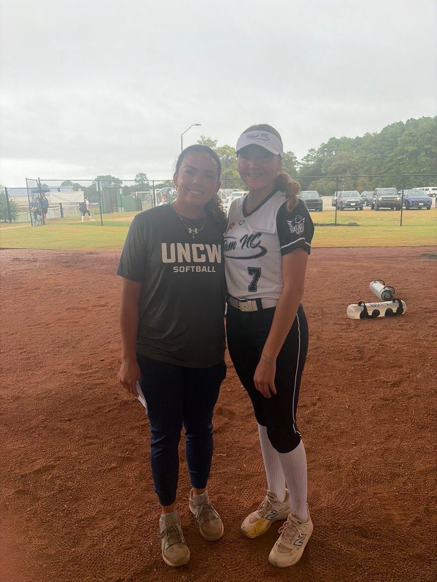 Piper_Nichols_7's tweet photo. Thank you so much to @UNCWsoftball for an amazing day!  💪🏻🥎 Even with all the rain, you were able to make the camp fun and gave us the opportunity to learn, compete, and be around such an incredible group of coaches and players. I’m very grateful for the experience and can’t wait to see y’all again soon! 🌊🦅 @AshleyWadeUNCW @KylerHolton08 @alyss_33 @CatchingIron @TeamNCSoftball 

Also, it’s always a great day when I get to go camping with my @teamnctaylor teammates @hannahmarsik11 and @AddyMorehead!