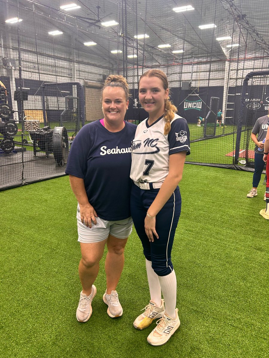 Piper_Nichols_7's tweet photo. Thank you so much to @UNCWsoftball for an amazing day!  💪🏻🥎 Even with all the rain, you were able to make the camp fun and gave us the opportunity to learn, compete, and be around such an incredible group of coaches and players. I’m very grateful for the experience and can’t wait to see y’all again soon! 🌊🦅 @AshleyWadeUNCW @KylerHolton08 @alyss_33 @CatchingIron @TeamNCSoftball 

Also, it’s always a great day when I get to go camping with my @teamnctaylor teammates @hannahmarsik11 and @AddyMorehead!