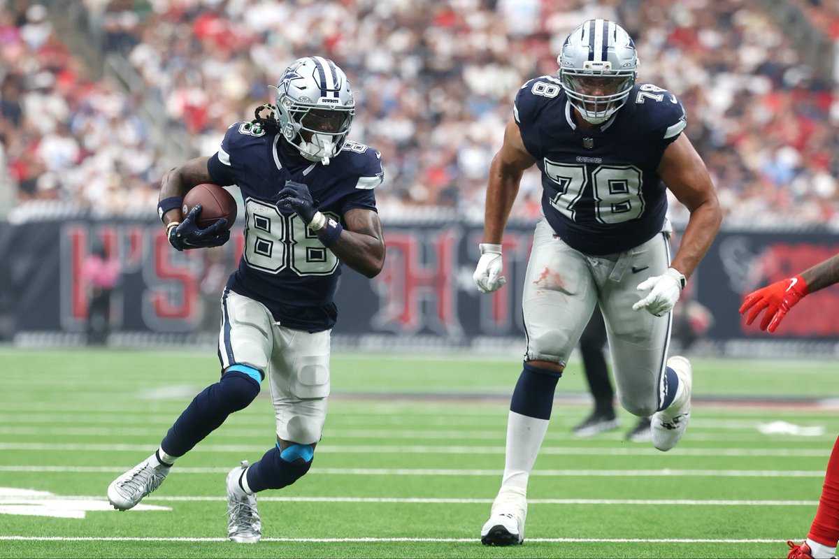 DallasTexasTV's tweet photo. Dak Prescott leads late comeback as Cowboys beat the Texans 34-30 🔥 https://t.co/ELhnwcF1BX