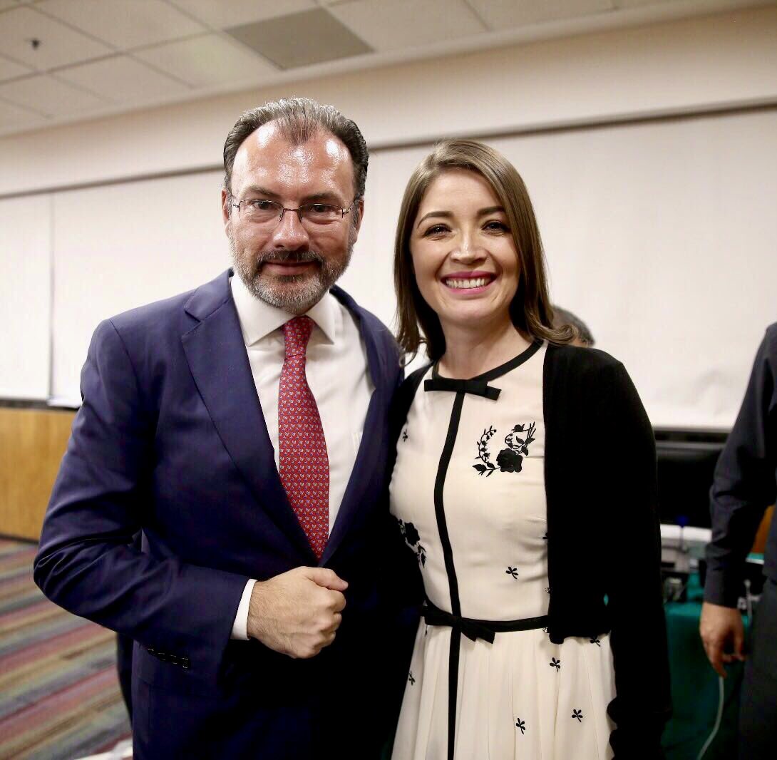 lawreles's tweet photo. ¡No es broma!😂

Aseguran que la “transformación” llegará a #Nayarit, con la priista Jazmín Bugarín.🤣👇🏼 https://t.co/cmm6RhWyCv