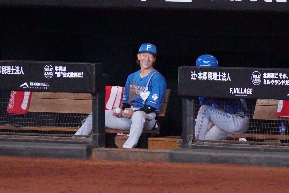 dkp8x's tweet photo. 松本コーチ（かその直前に喋ってた稀哲さん）がどんな魔法かけたのかわからないけど急にのけぞるほど笑って話す矢澤くんを見れたのでコーチ陣は✨⭐️ネ申⭐️✨ということで https://t.co/u7MKhEzubv