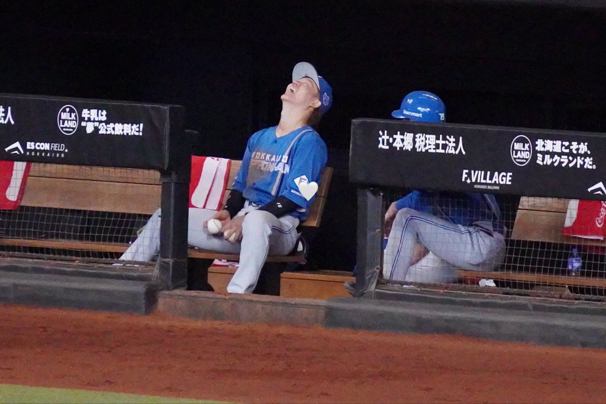 dkp8x's tweet photo. 松本コーチ（かその直前に喋ってた稀哲さん）がどんな魔法かけたのかわからないけど急にのけぞるほど笑って話す矢澤くんを見れたのでコーチ陣は✨⭐️ネ申⭐️✨ということで https://t.co/u7MKhEzubv