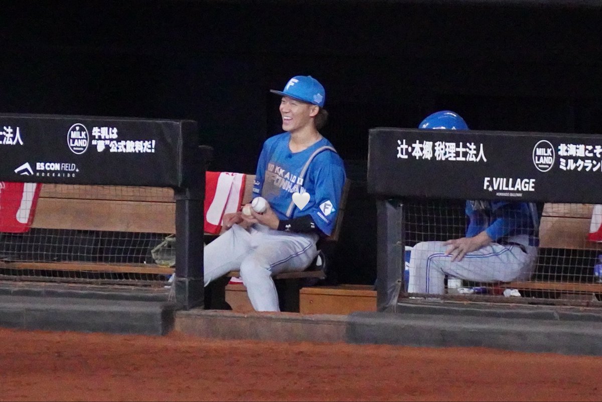 dkp8x's tweet photo. 松本コーチ（かその直前に喋ってた稀哲さん）がどんな魔法かけたのかわからないけど急にのけぞるほど笑って話す矢澤くんを見れたのでコーチ陣は✨⭐️ネ申⭐️✨ということで https://t.co/u7MKhEzubv