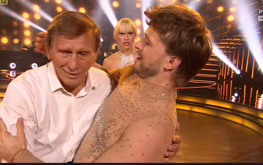 nitkarte's tweet photo. Dokonało się. Kultura wysoka spotkała się z tą drugą w show polsatu😉 Taniec łączy i elo #tanieczgwiazdami #michalwisniewski #janenglert https://t.co/WoFrEbEZPy