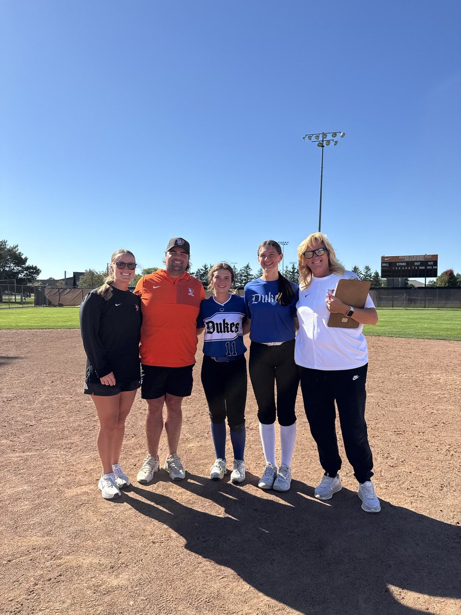 GraceNieman11's tweet photo. I had the BEST time at the BGSU fall softball camp! I got to meet the coaches, received beneficial feedback, and showcase my skills! Thank you @BGSUSoftball #ayziggy https://t.co/4t4osQsOjD