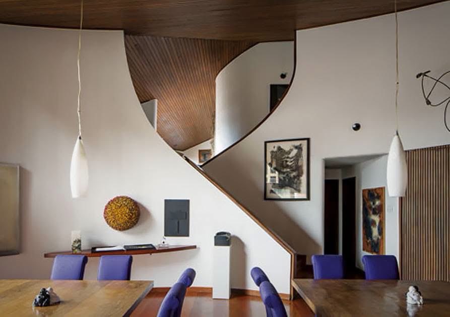 arq_alejordonez's tweet photo. Esta es la mejor casa en Colombia, arte de vanguardia de siglo XX. Supongo que aún pertenece a élite culta bogotana porque no le han modificado un pelo, no le han puesto luces led de mal gusto en las escaleras, ni madera de mentiras en las paredes, ni cerámicas imitando mármol. https://t.co/EO3HsOgDJP