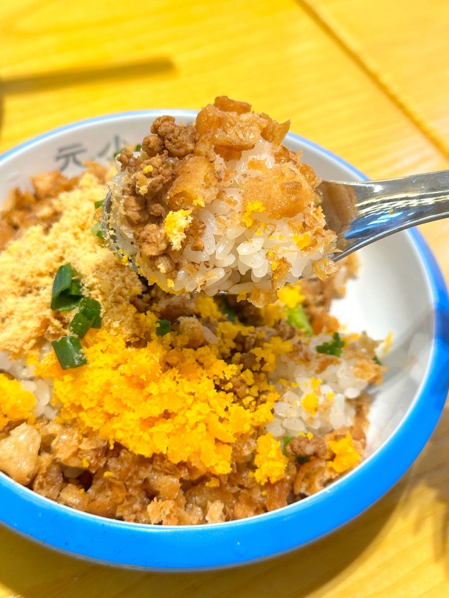 AaliyahRoddhfp's tweet photo. [Racion de arroz pegajoso con salsa de queso salado y setas, servido en una cuchara pequea, plato reconfortante para el dia]， https://t.co/egs95D2QRR