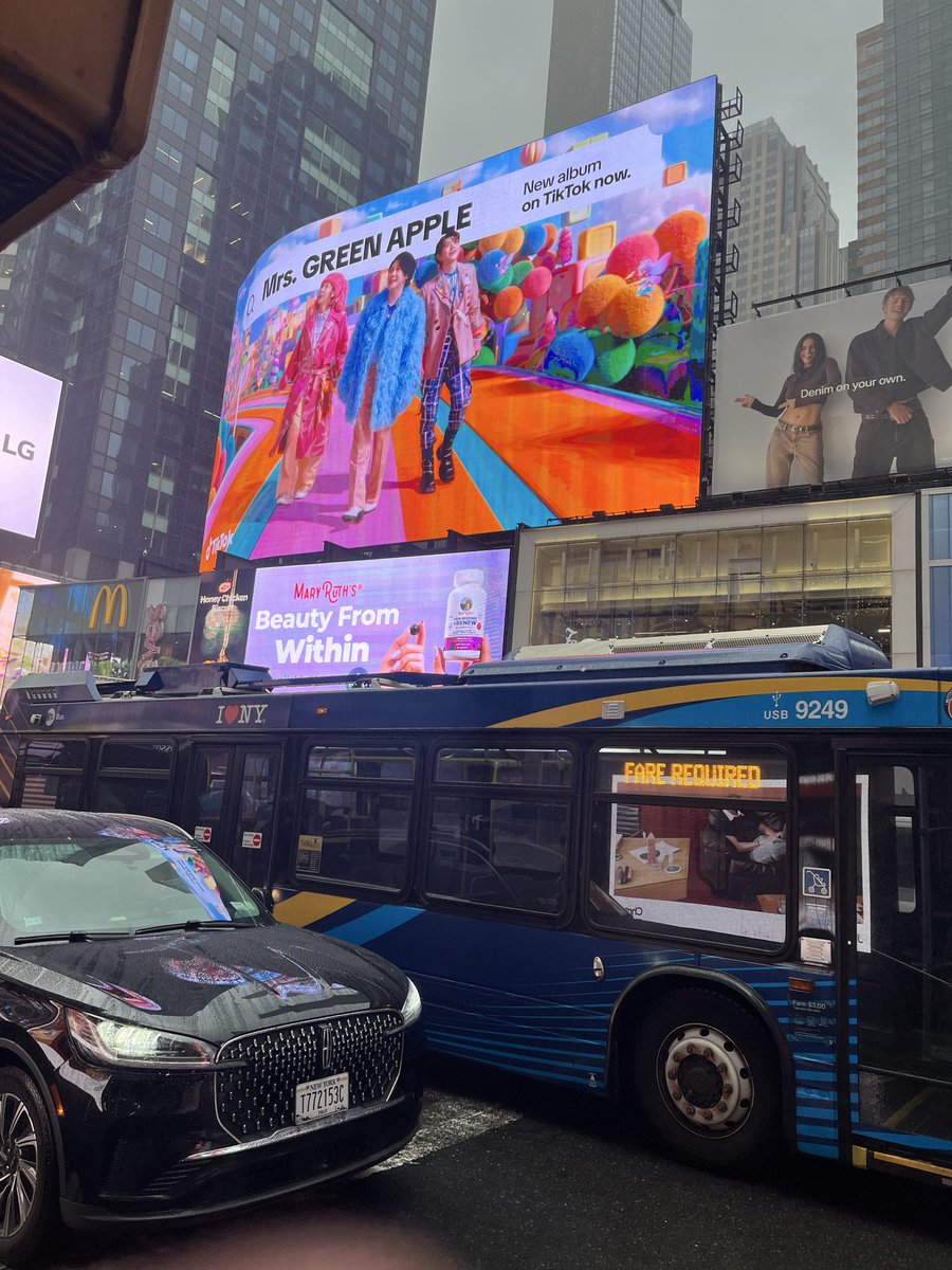KeijiNakaseko's tweet photo. ニューヨークのタイムズスクエアでミセスの広告があるんだけど？！#ny #mga https://t.co/33Z5HvqkK9