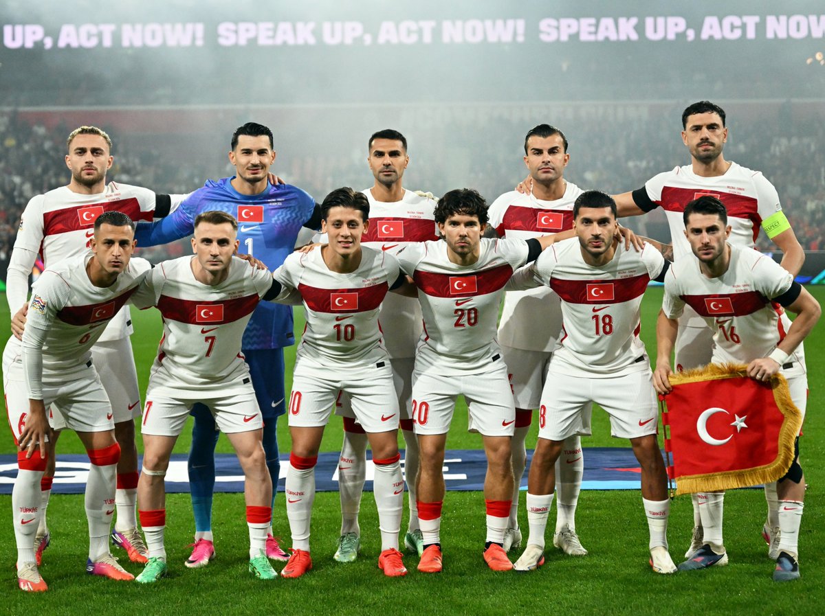 bosunatiklama's tweet photo. Vincenzo Montella: 

▬ İsteyen beğensin, isteyen beğenmesin.

▬ Türkiye'yi UEFA Uluslar Ligi'nde A Ligi'ne çıkaran tek teknik direktör benim. https://t.co/KJSuKpVBRD