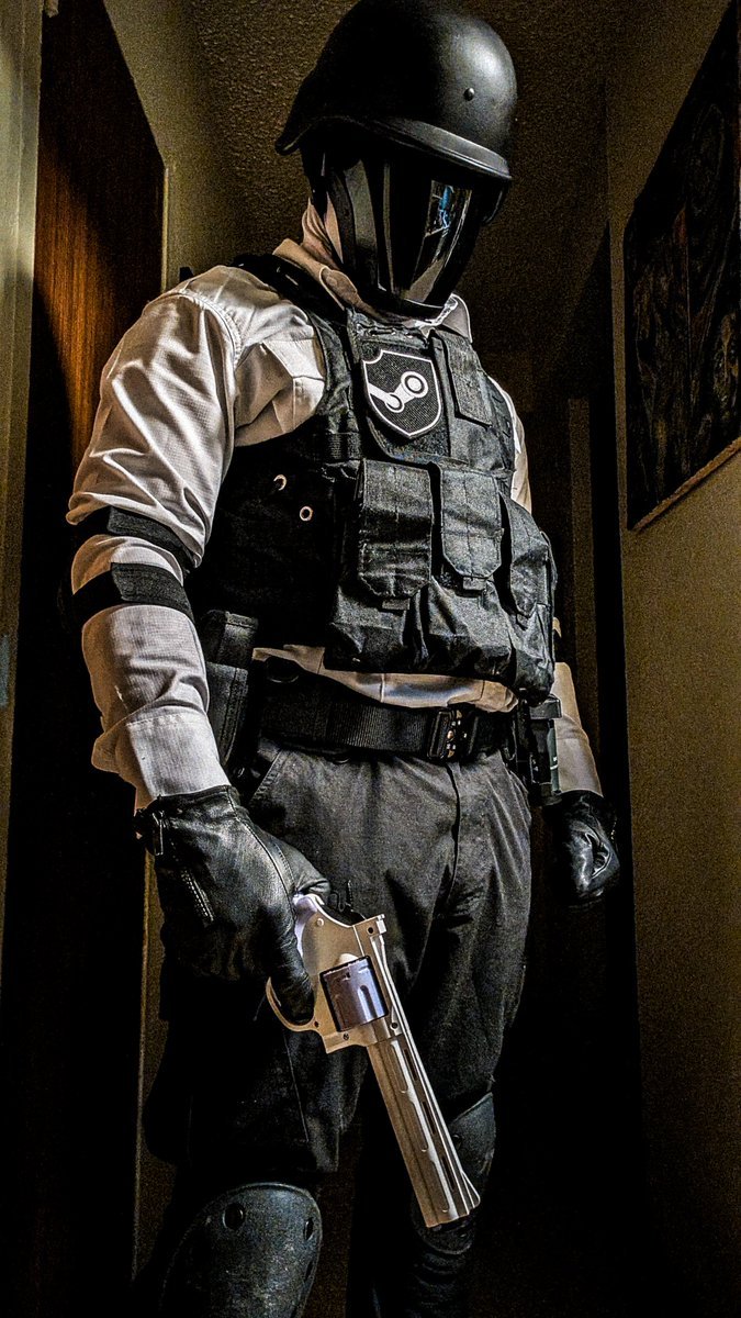 HazeWritesStuff's tweet photo. We always joke that Steam Support has a team on stand-by to take out hackers so I decided to make a cosplay based on what I think that assault team looks like. https://t.co/MBs2XIV1BU