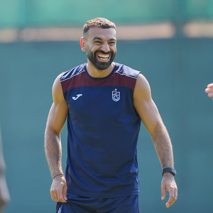 trabzon_spor10's tweet photo. ليلة سعيدة 😁💙 https://t.co/pGMwGLe6wn