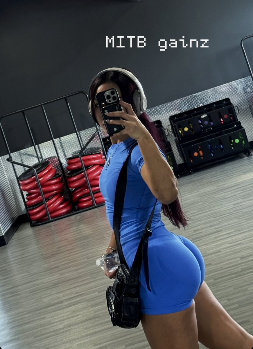 PopYourRox's tweet photo. I know where you’re looking, losers. 🍑 https://t.co/ovThSDQhdS