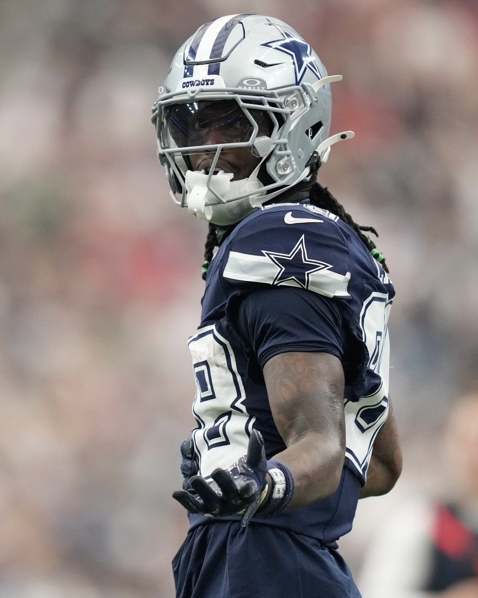 BleacherReport's tweet photo. CEEDEE LAMB HAVE A DAY 🔥

💿  17 REC
💿  189 YDS
💿  1 TD (Game-winner)
💿  41 Fantasy PTS

Went OFF in clutch win vs. Texans ‼️ https://t.co/aMyMQ3Pae3