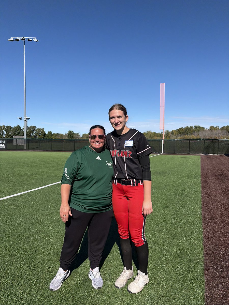 CiaraHage_51's tweet photo. (2028, RHP/1B/OF) Thank you @GBPhoenixSB for the camp today! I enjoyed being on campus and getting to work through the drills. I liked getting to work on my explosiveness off the mound in the pitching portion as well! @skubuske @bebaneck @Wisoutlawz https://t.co/j1WMSnoold