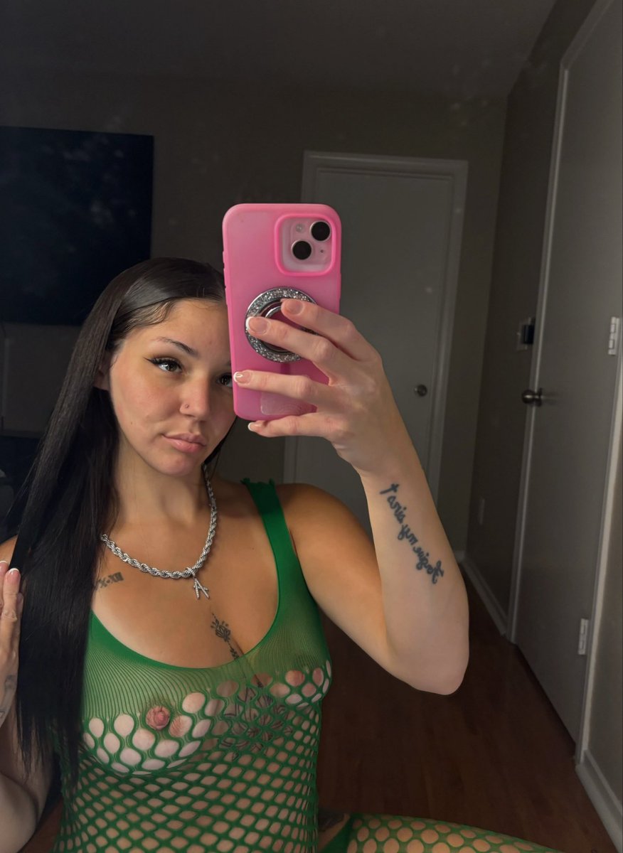 lysx0o's tweet photo. it’s Sunday, buy your fav hot wife’s content for a good start to your week 👅👋 https://t.co/1gXXA1g92x